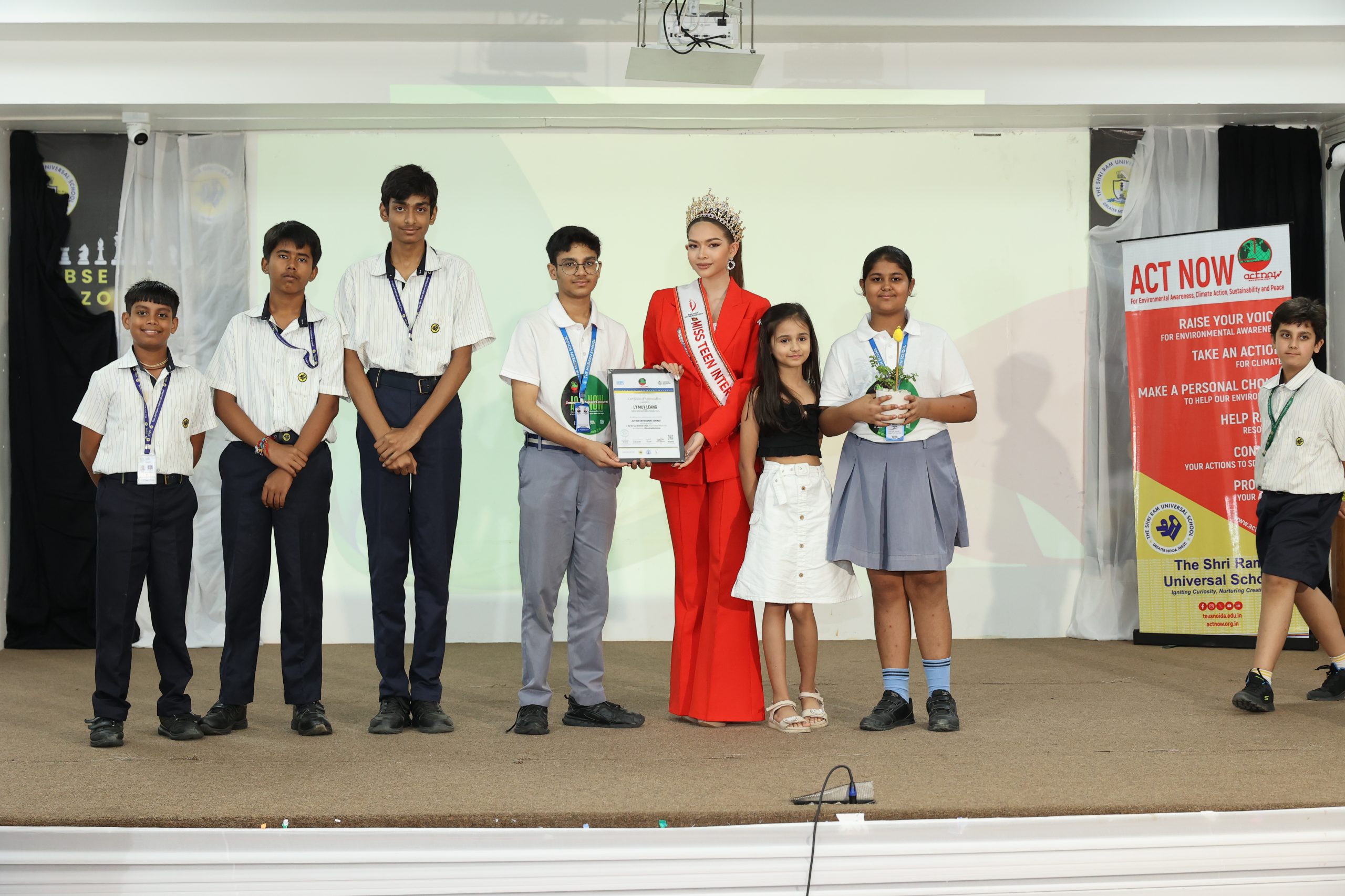 Miss Teen International Green Day